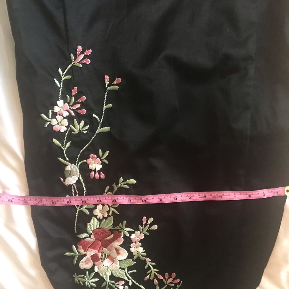 Forever Floral Design Embroidery Dress Size Large - Picture 11 of 11